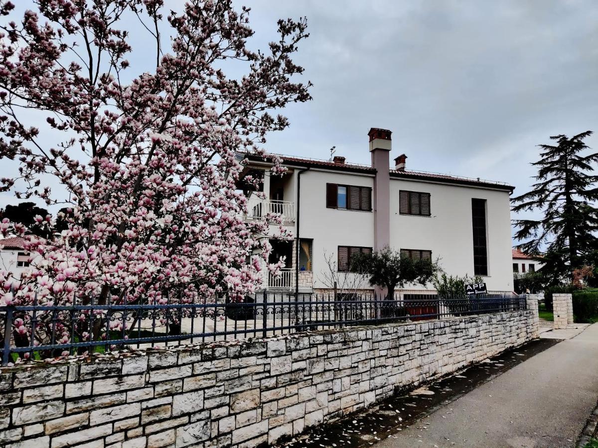 Apartments Vili 乌马格 外观 照片